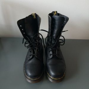 Dr. Martens 10 eye